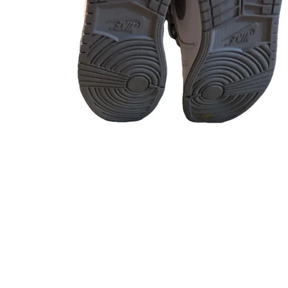 YOUTH Nike Jordan 1's gray/white retro high OG stealth. SIZE 4 -**NO BOX - Picture 12 of 16